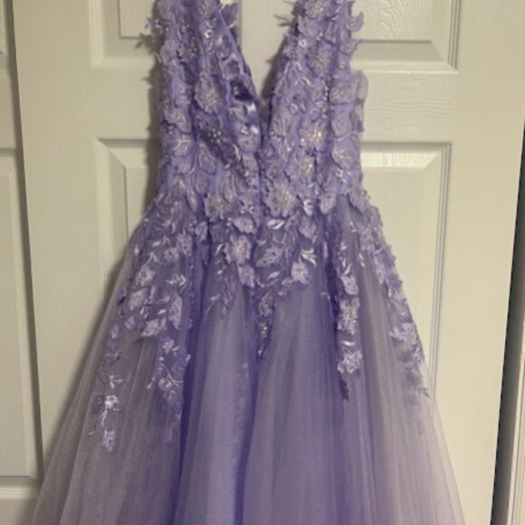 Elegant Lilac/Lavender Tulle Gown with 3D Floral Details - Picture 10 of 10